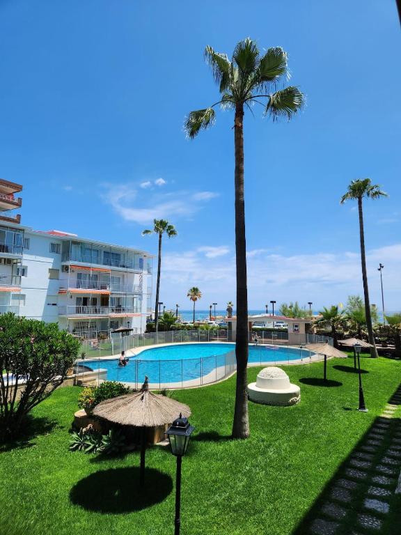 Fuengirola Beachfront Apartment - Kids Concept, Fuengirola