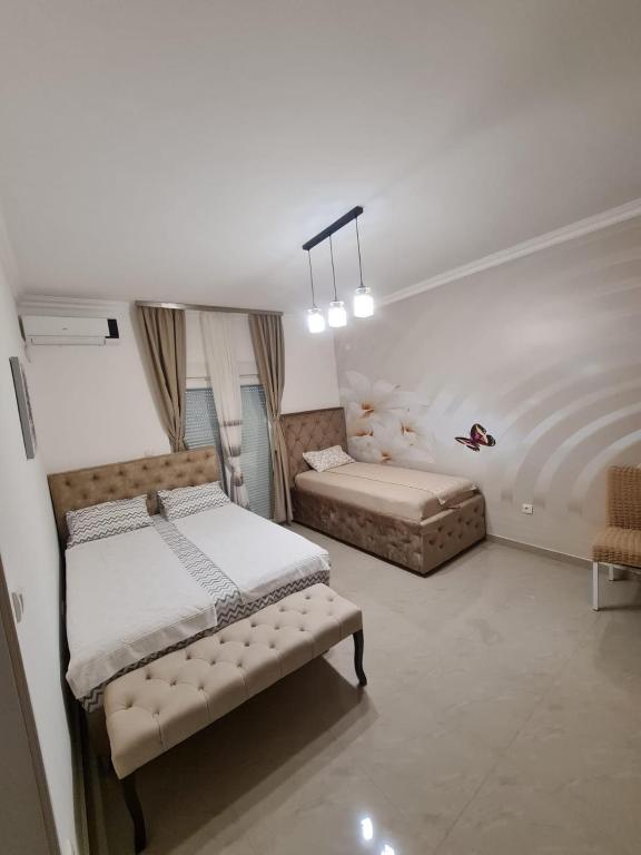 Seaside Studio 1, Bijela