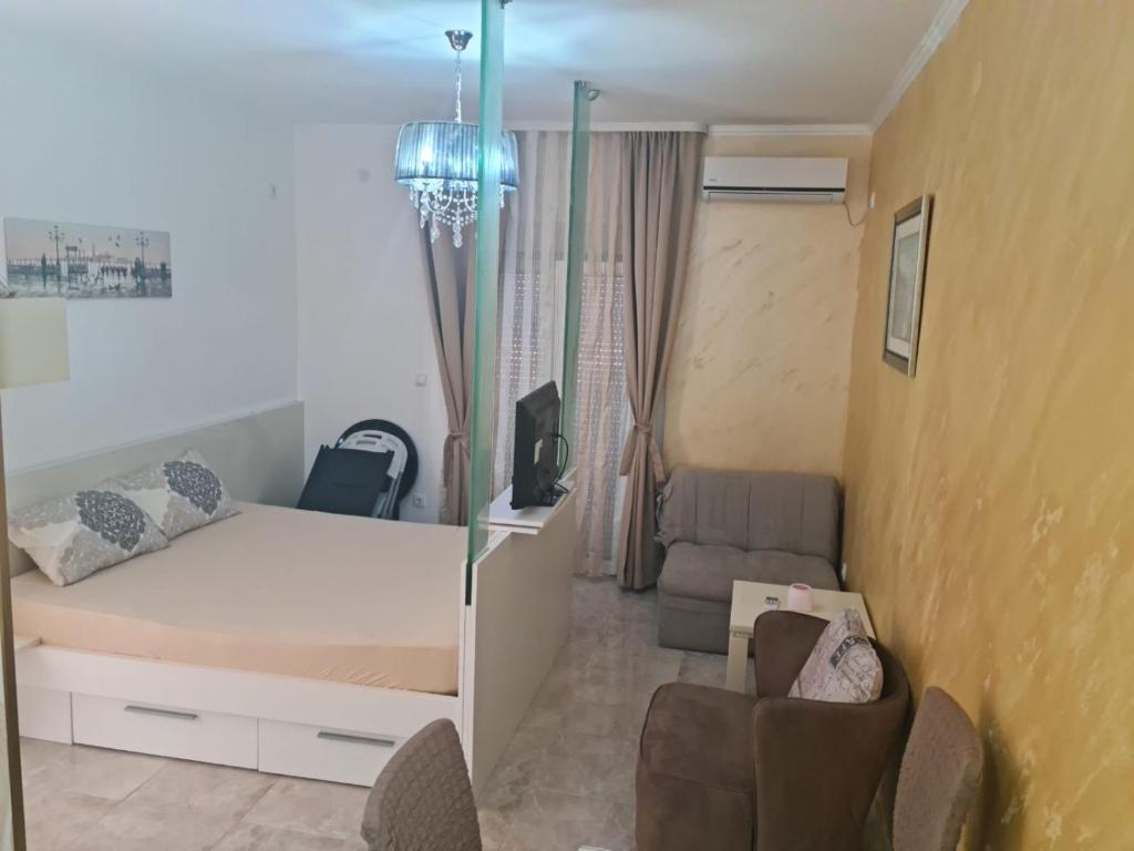 Seaside Studio 2, Bijela