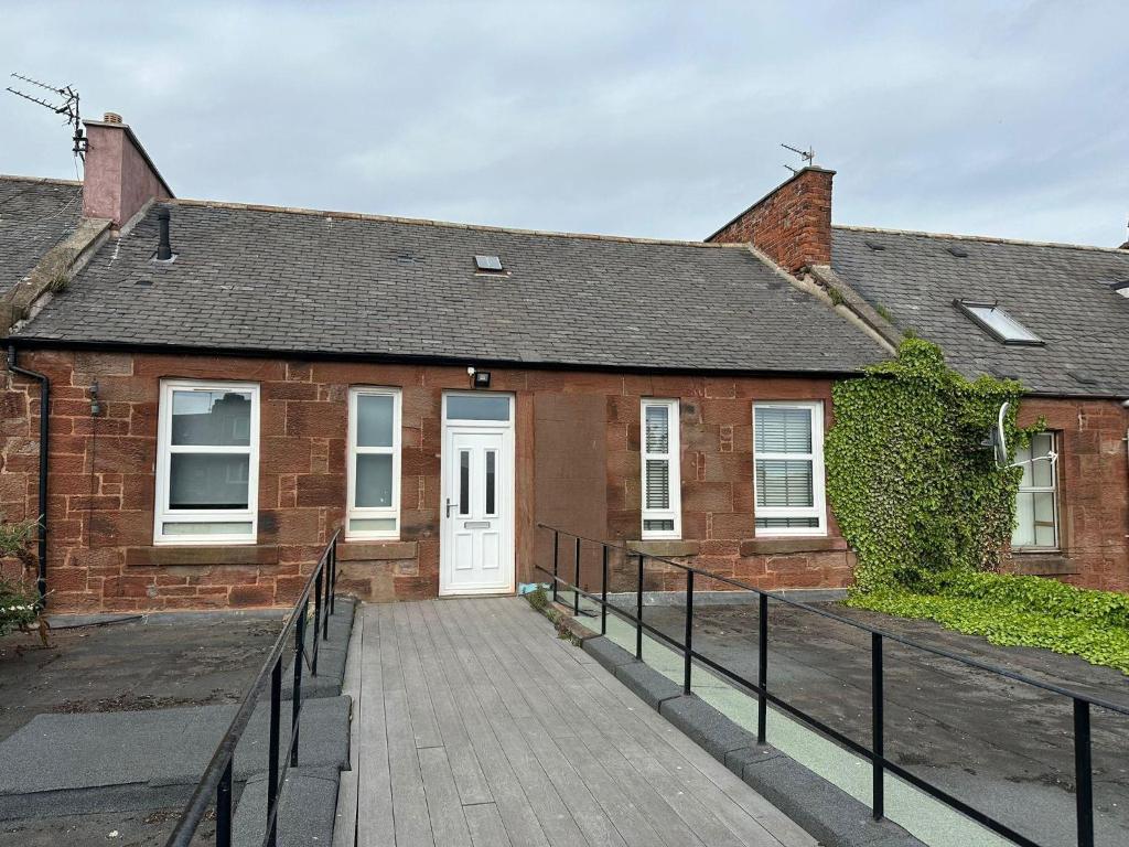 Central 3-Bed Seaside Apartment - Sleeps 5, Arbroath