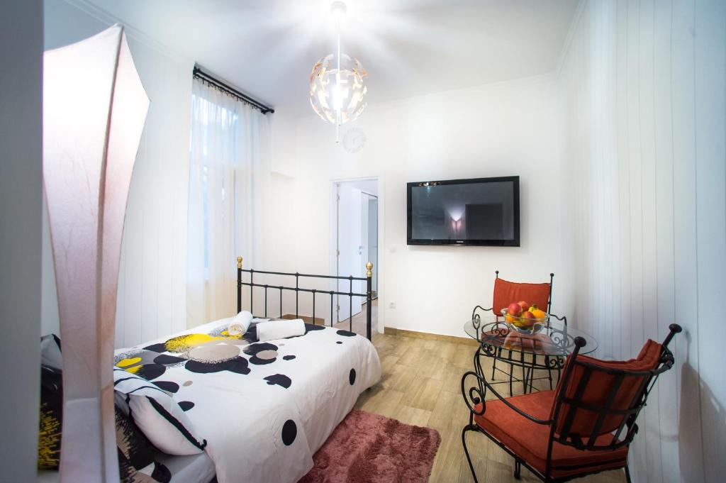 Central charm 2BR and modern apt-All is walkable - 3