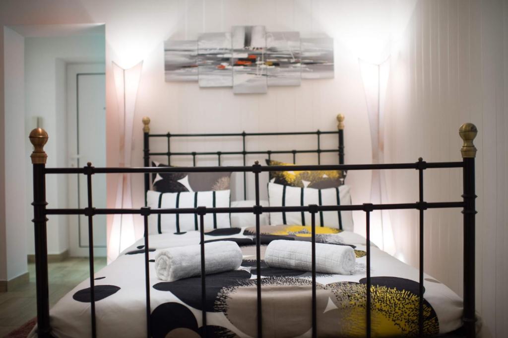 Central charm 2BR and modern apt-All is walkable - 4