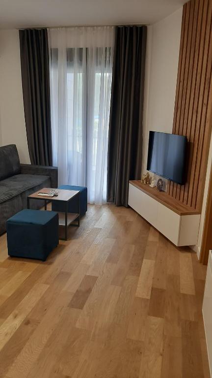 Balkan Square 55 - 4