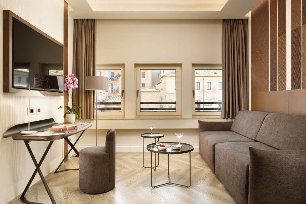 Shared lounge/TV area