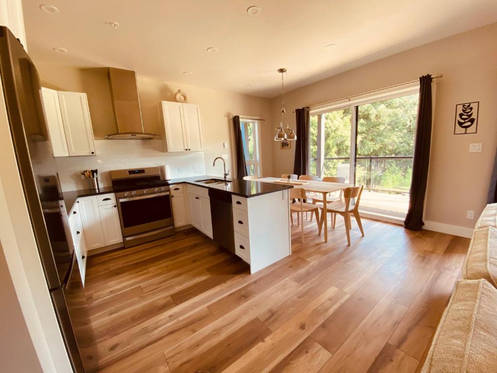 Haven On The Hill, Port Renfrew