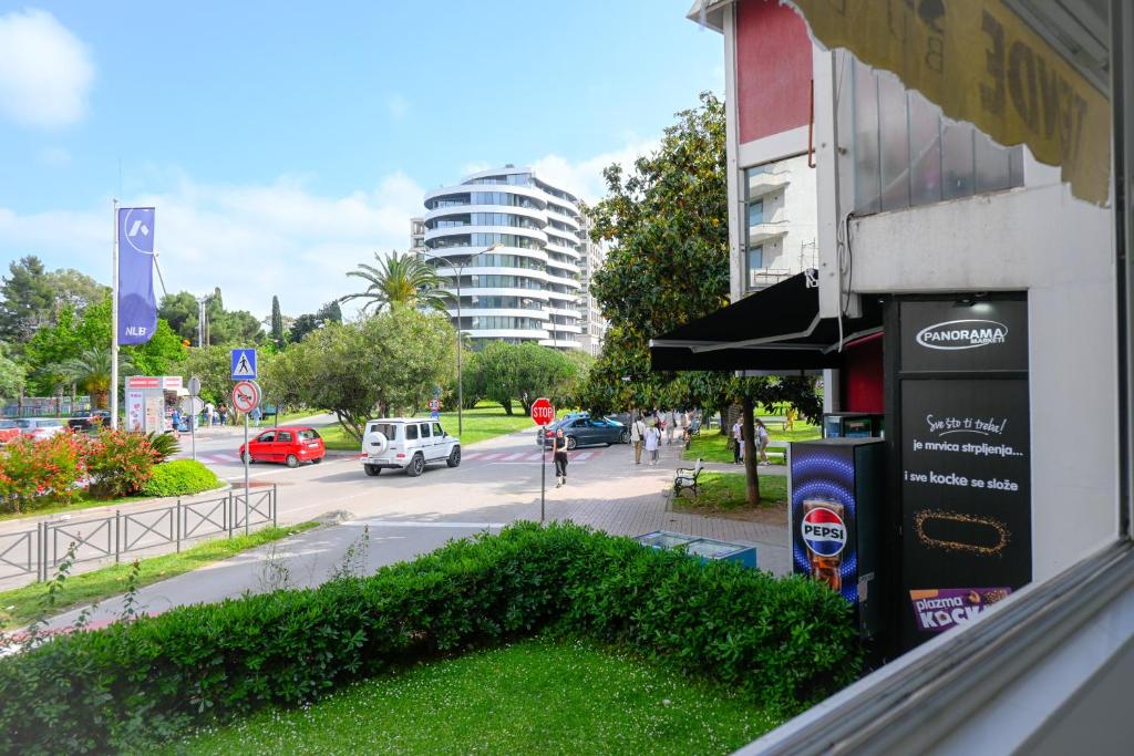 Apartman Petar-Spacious Friendly Stay in the Heart of Budva - 2