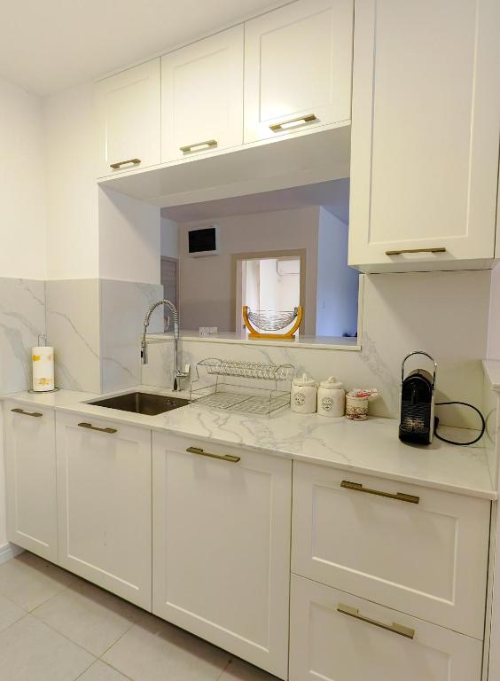 Apartman Petar-Spacious Friendly Stay in the Heart of Budva - 5