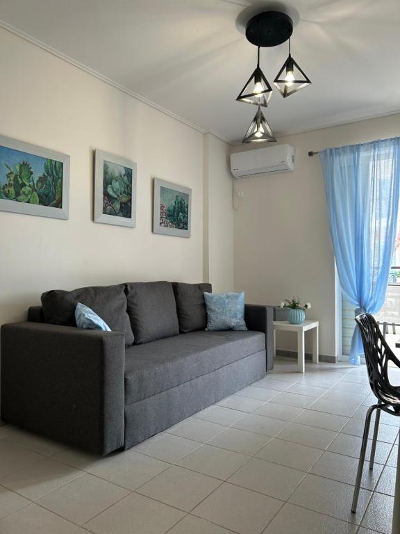 DM Apartment 2 - Only 4' from Rafina Port & 2' from the beach, Rafina