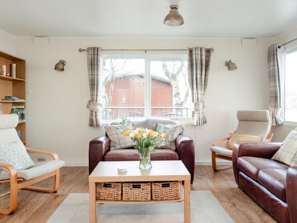 Chalet Woodpecker Lodge by Interhome, Boat of Garten