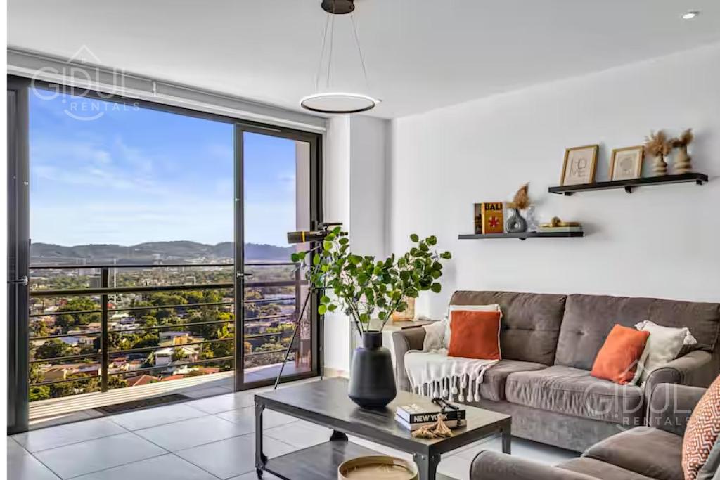 Modern apt with stunning city and mountain views, San Salvador