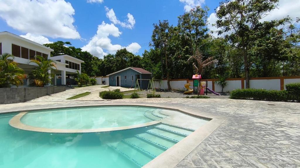 Ideal with a Jacuzzi, pool, Colorado