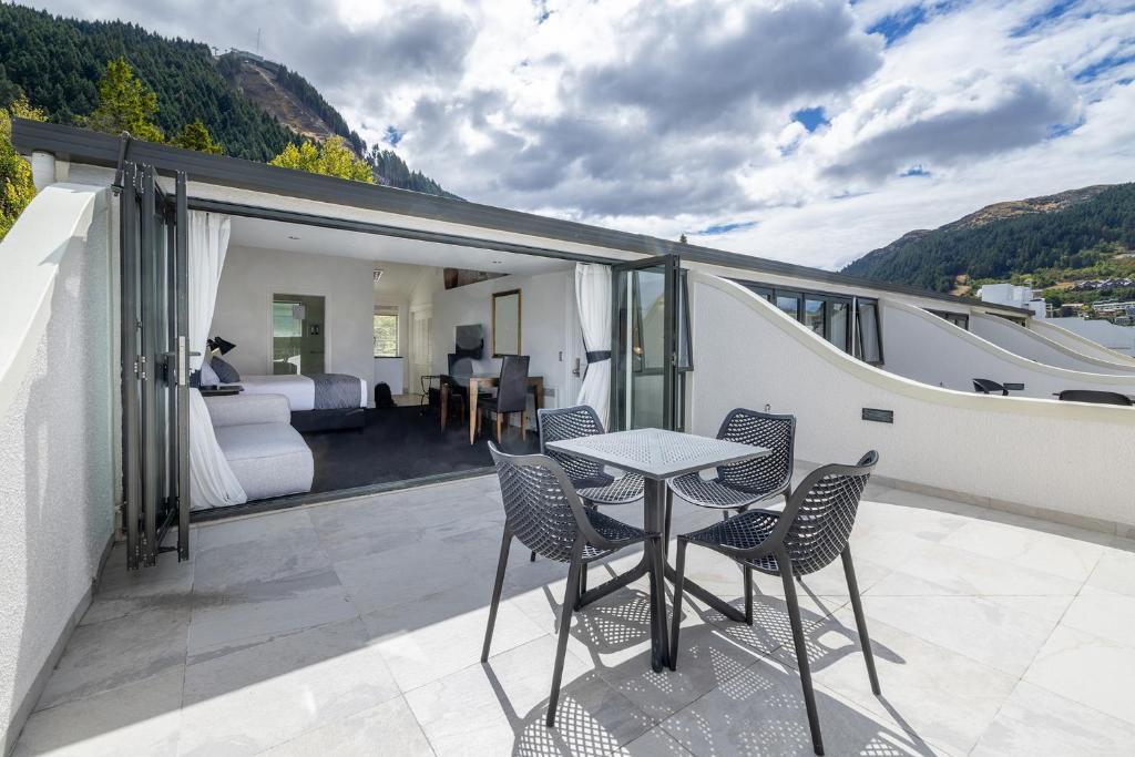 Balcony/terrace, The Waterfront Apartments in Queenstown