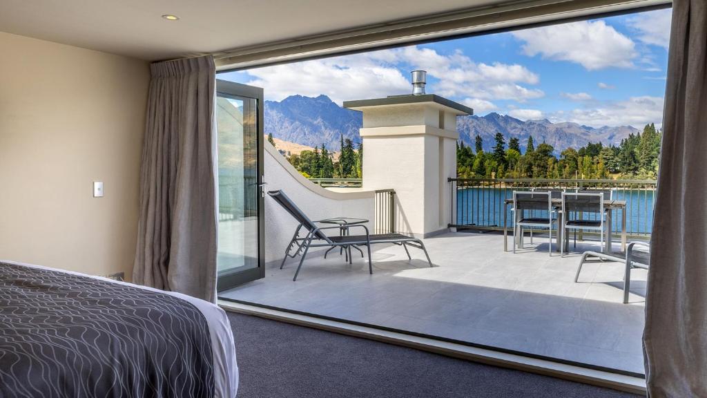 Balcony/terrace, The Waterfront Apartments in Queenstown