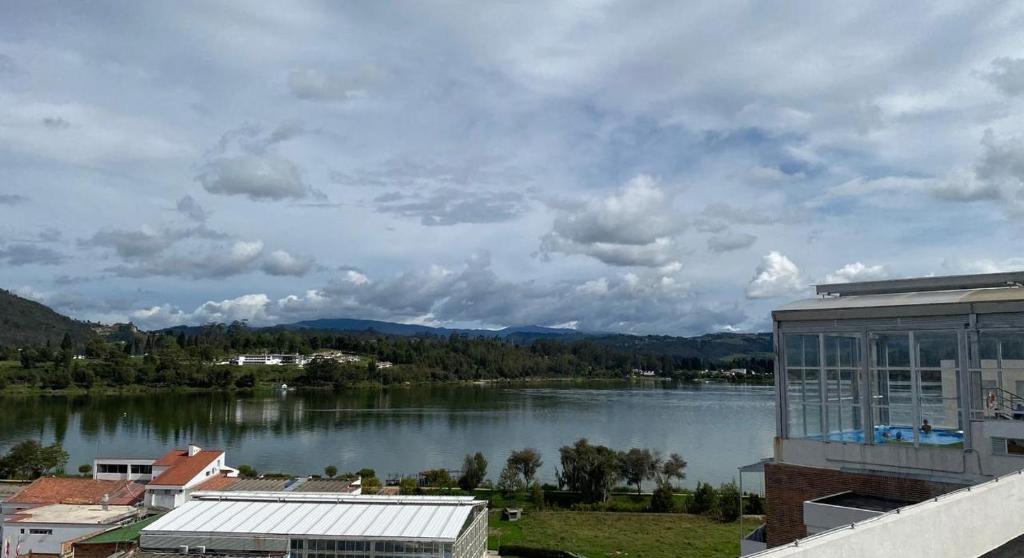 rustico 709, Estación El Salto