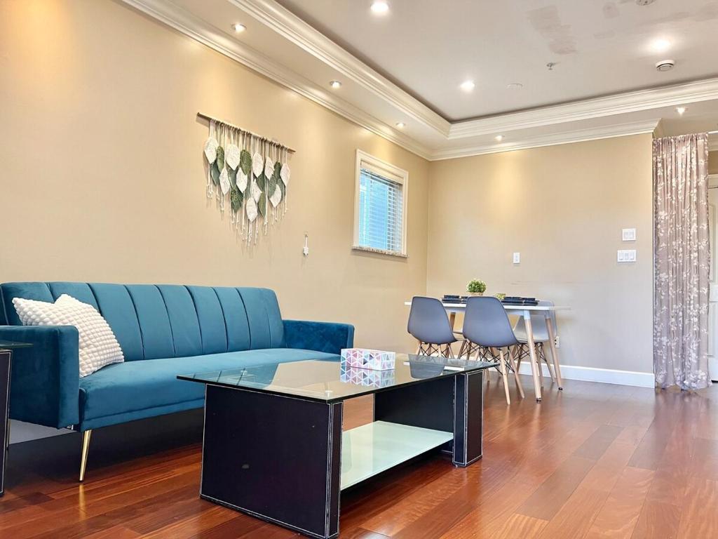 Central & Comfy 1B1B, Vancouver