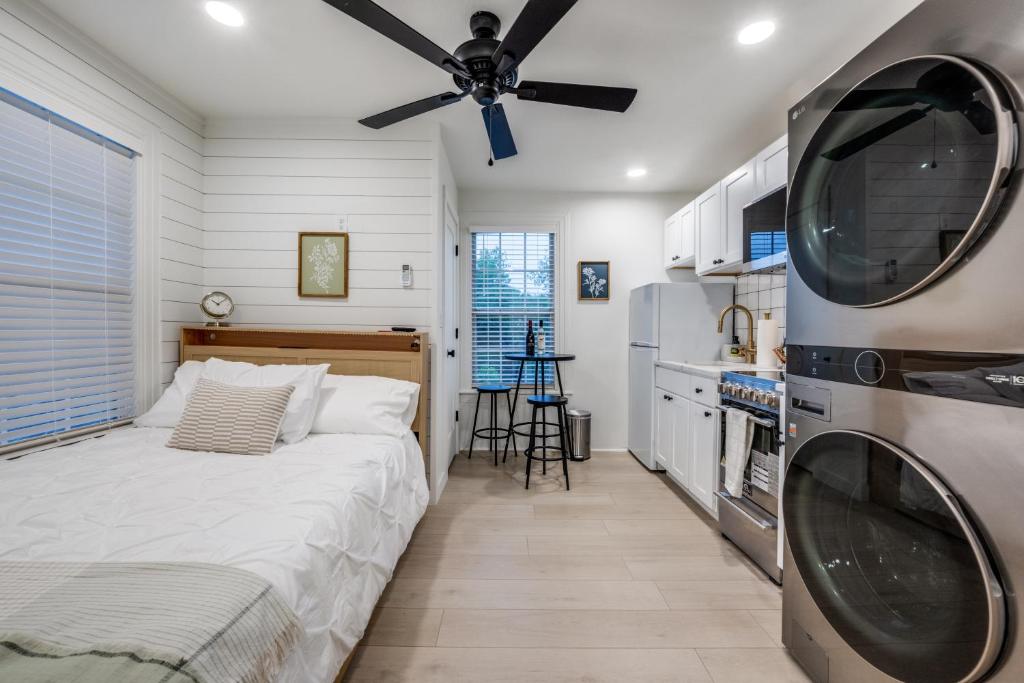 The Vanderbilt Mansion Apt 9 Near Downtown and TWU, Denton