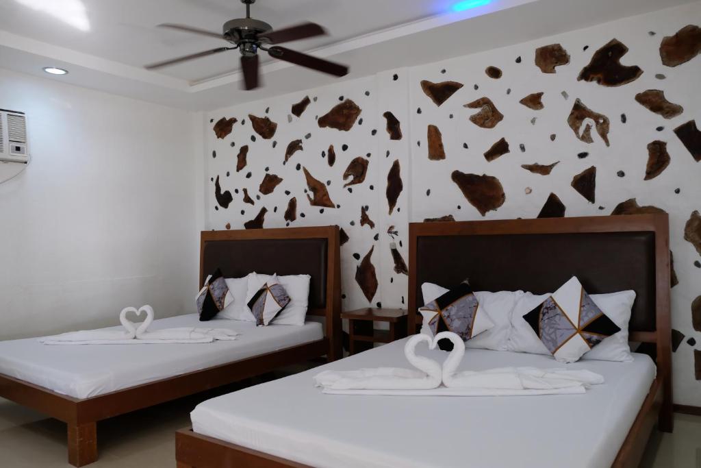 Sundown Resort & Austrian Pension House, Boracay