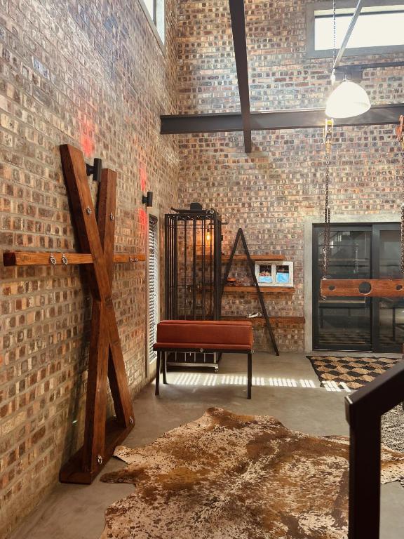 Tether and Tease, The Fortress, Kapské Město