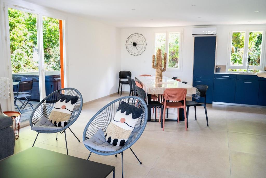 Lou Tavan - Villa Rénovée avec Piscine & Jacuzzi - 4 Chambres - 4
