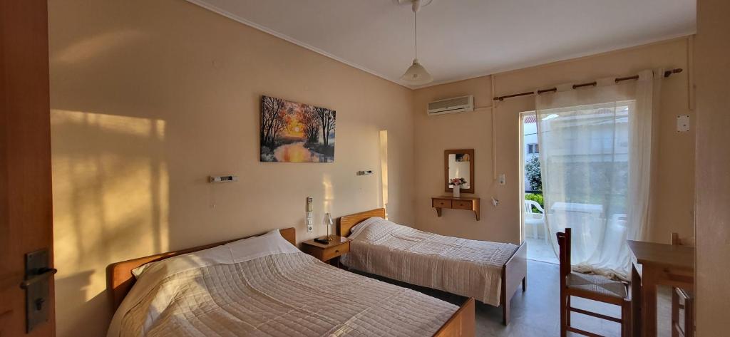 K SANTIS STUDIOS, Pefki