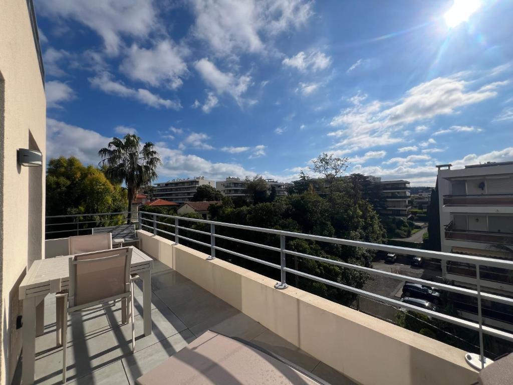 T2 Moderne Terrasse 2min Plages de Juan-les-Pins! - 4