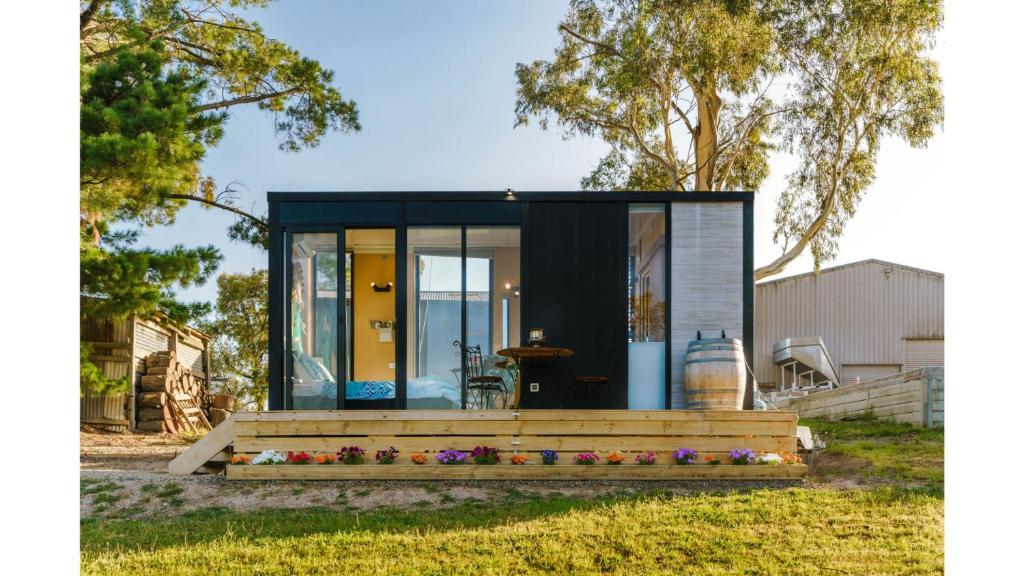 A Dam Good View by Tiny Away, Dixons Creek