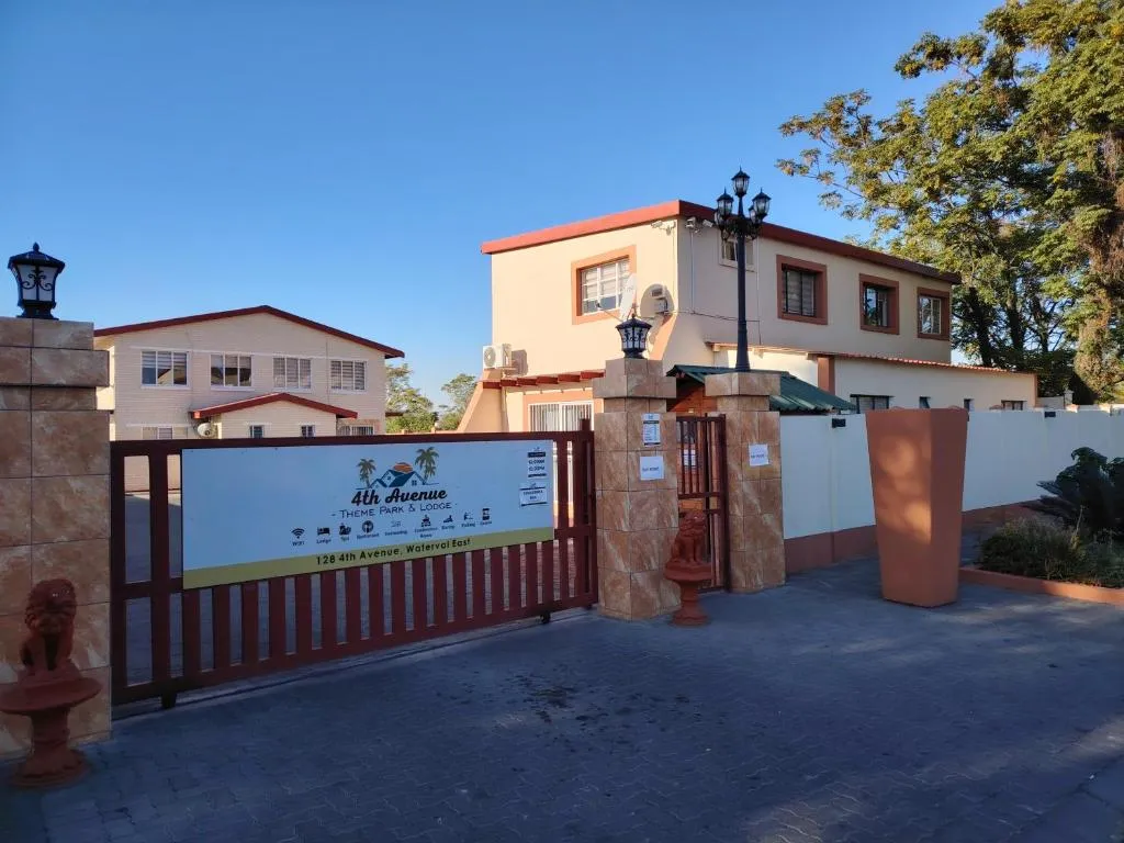4th Avenue Themepark & Lodge, hotel in Rustenburg