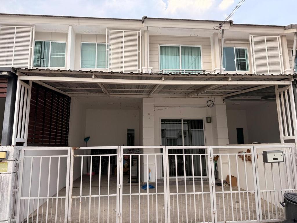 Townhome 3BR 2baths near Airport and Old town