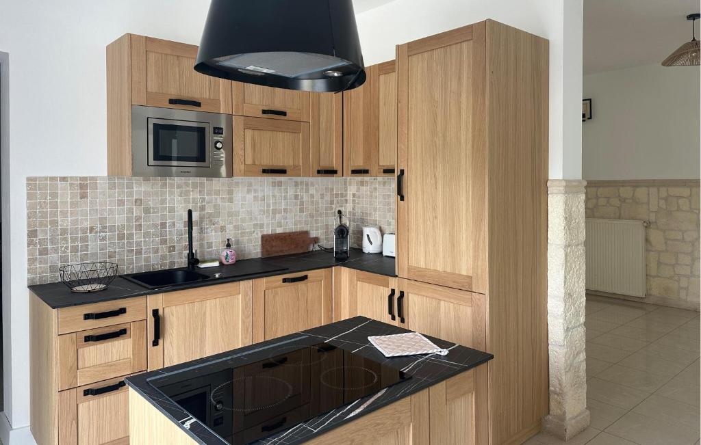 6 Bedroom Gorgeous Home In Blois - 5