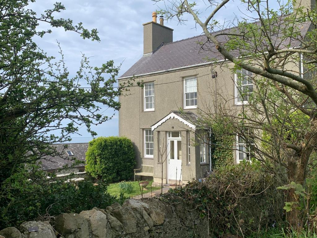 The Front Wing - Pen y Graig farmhouse, Church Bay, sea views near beach No Pets, Llanrhyddlad