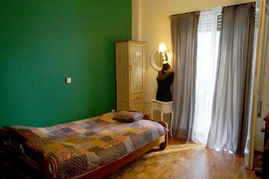 Retro private room in common apartment, Athen