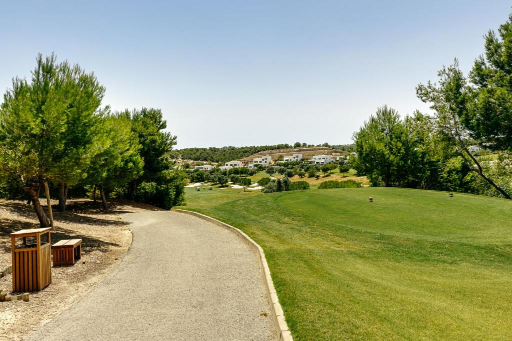 Las Colinas Golf & Country Club - 3