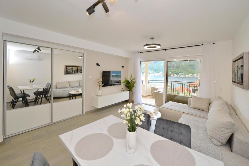 SEA VIEW apartment, Dobrota, Kotor, Dobrota