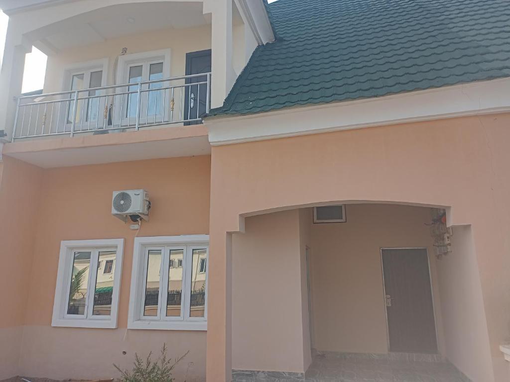 Favour Shield Apartment, Rubuchi