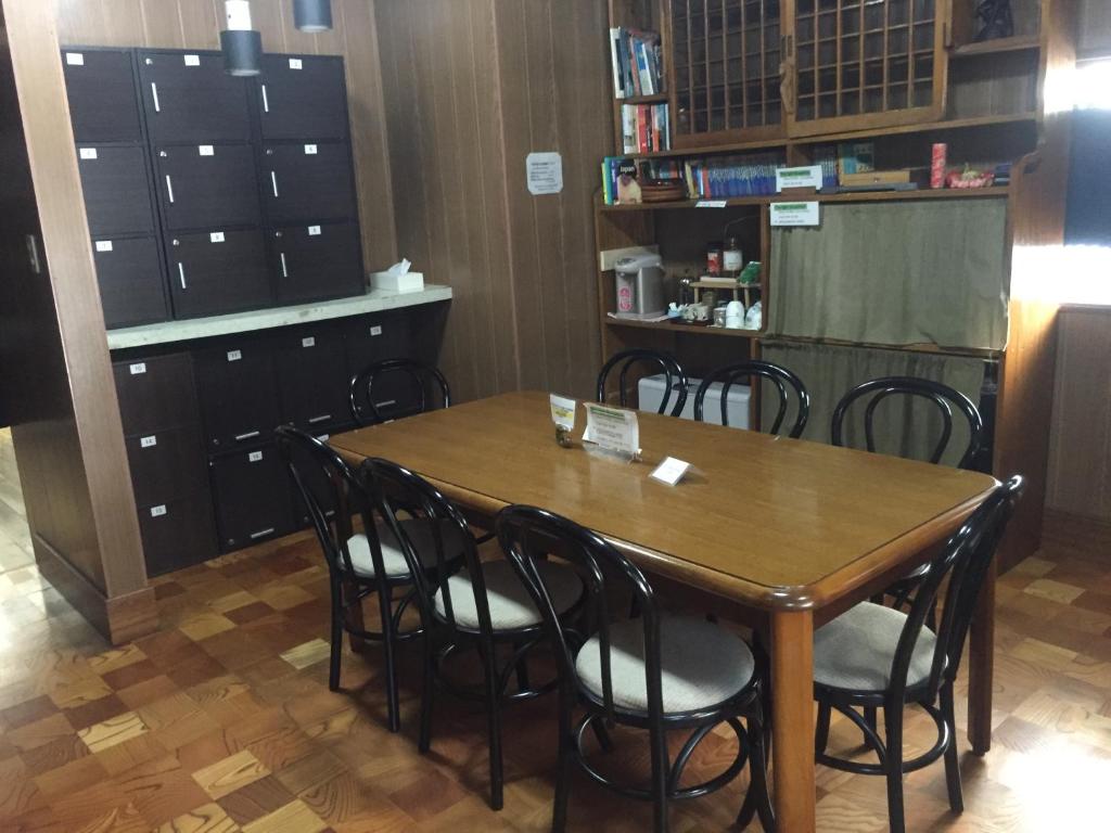 Shared lounge/TV area