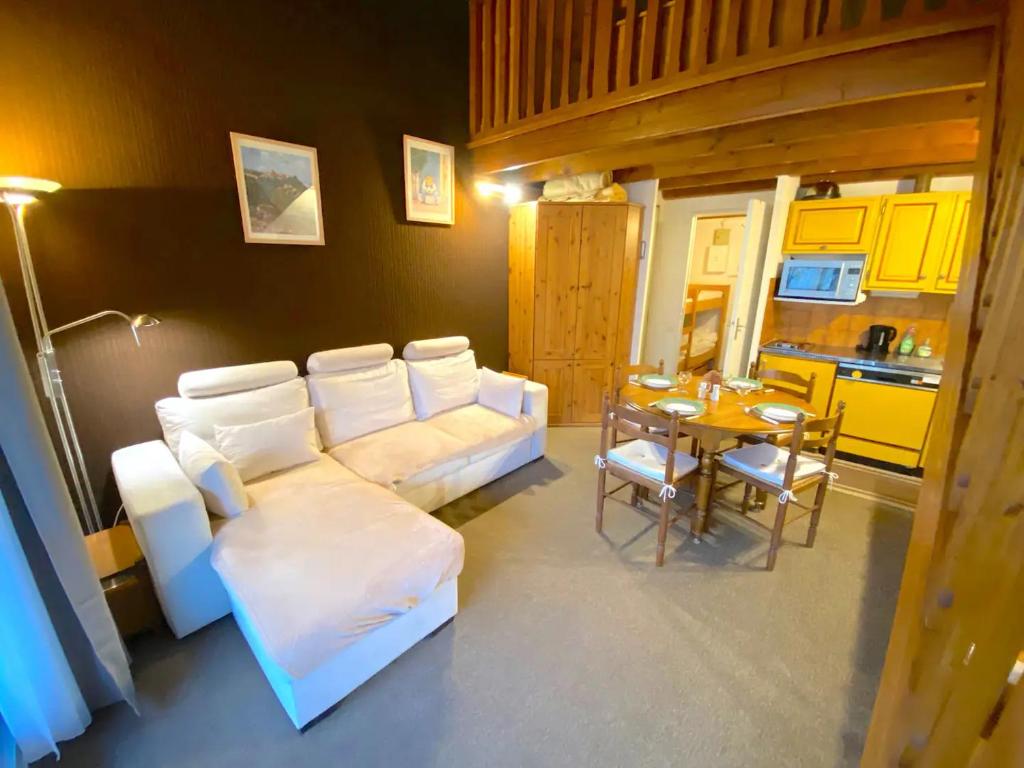 Joli T2 en duplex au centre station du Sauze - à 50m des pistes - 3