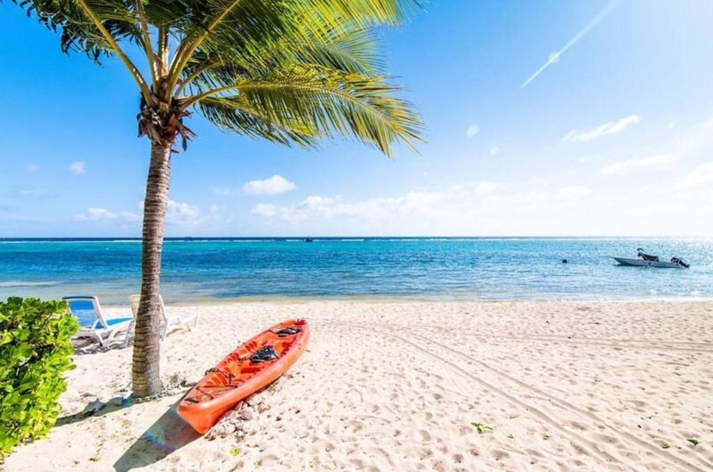Sand & Sea Hideaway, Lambert House