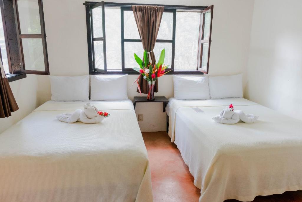 Quadruple Room with Private Bathroom