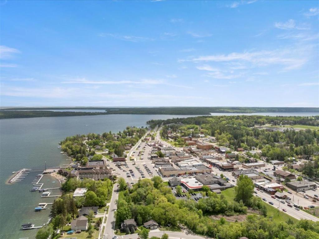 Wake to views of Leech Lake, Walker