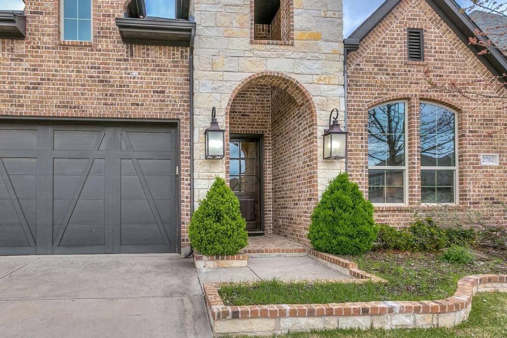 Spacious and Modern 4BR 2BA 5MintoDFW, Lewisville