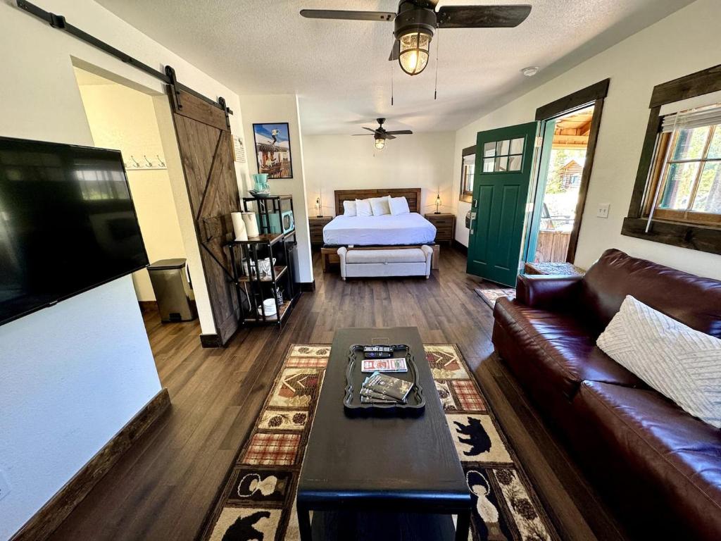 The Loose Moose Cabin #11 At Downtown Grand Lake, Grand Lake