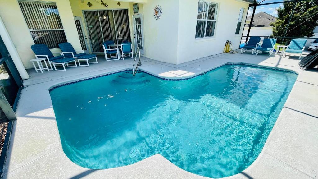 Minutes From The Fun Pet Friendly, Davenport