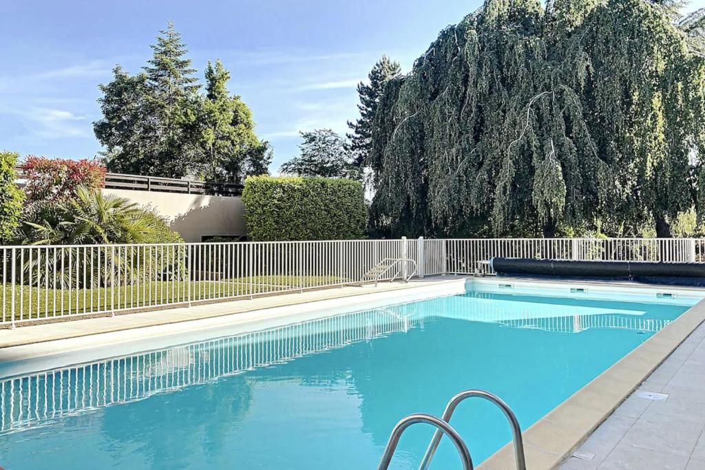 Apartment with pool near city center, Trouville-sur-Mer