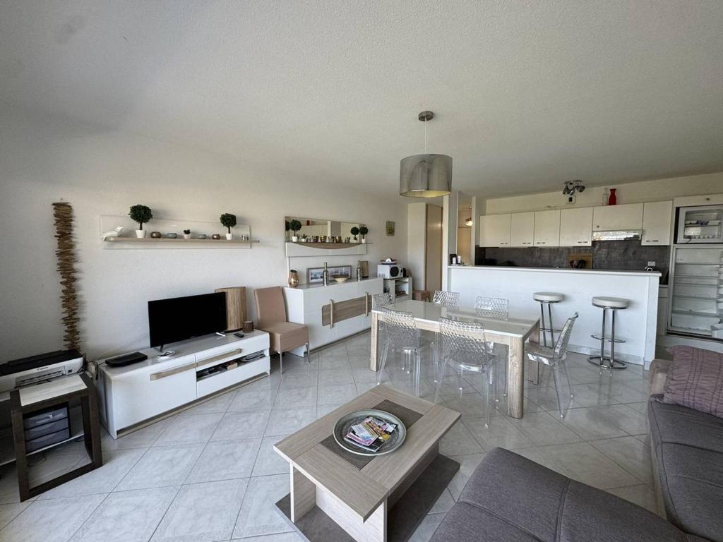 Appartement avec grande terrasse et garage à Cavalaire-sur-Mer - FR-1-100-355 - 3