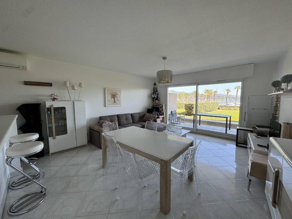 Appartement avec grande terrasse et garage à Cavalaire-sur-Mer - FR-1-100-355 - 4