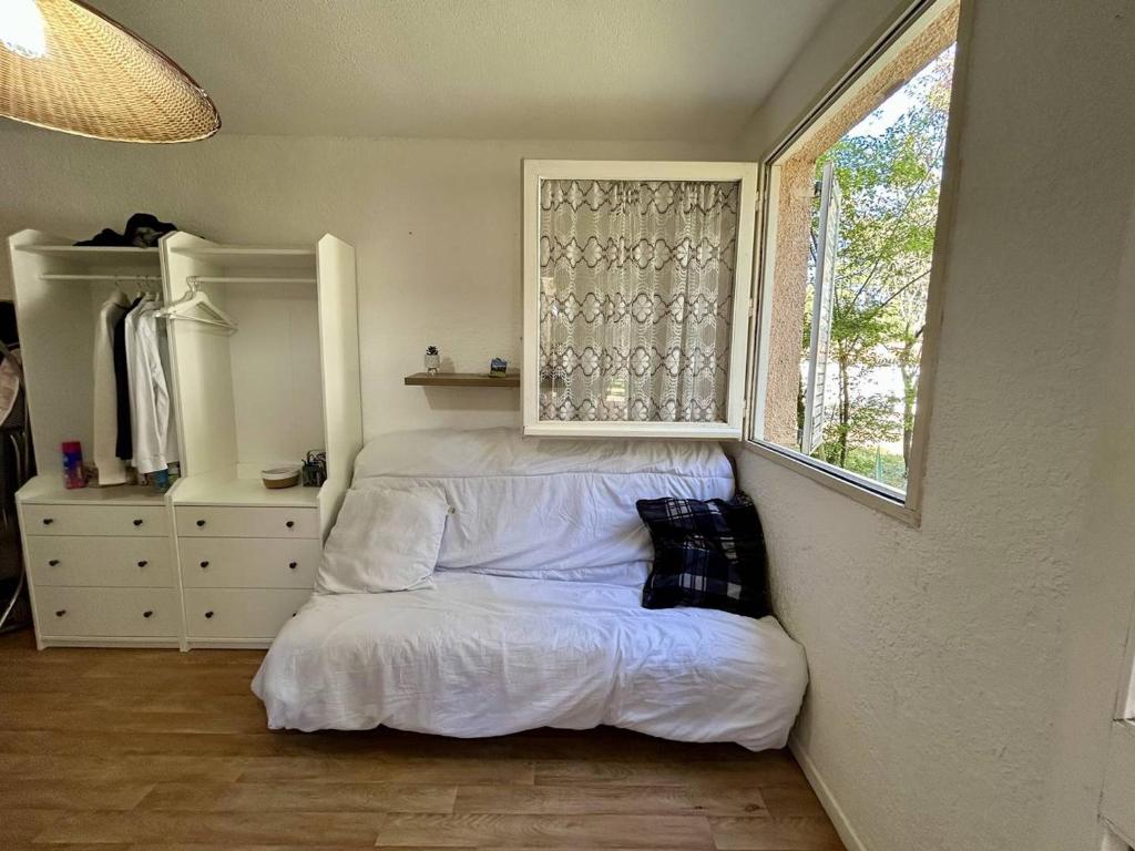 Studio rénové avec grande terrasse proche plage - FR-1-388-239 - 5