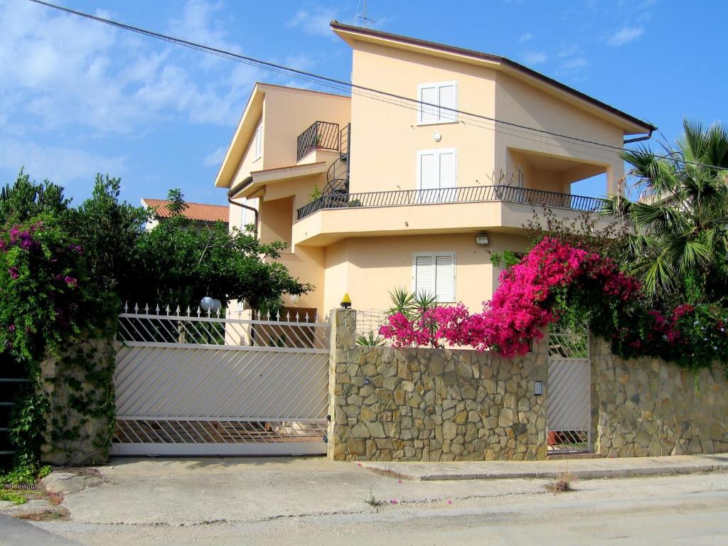 Timpi Russi Coastal Home - 1