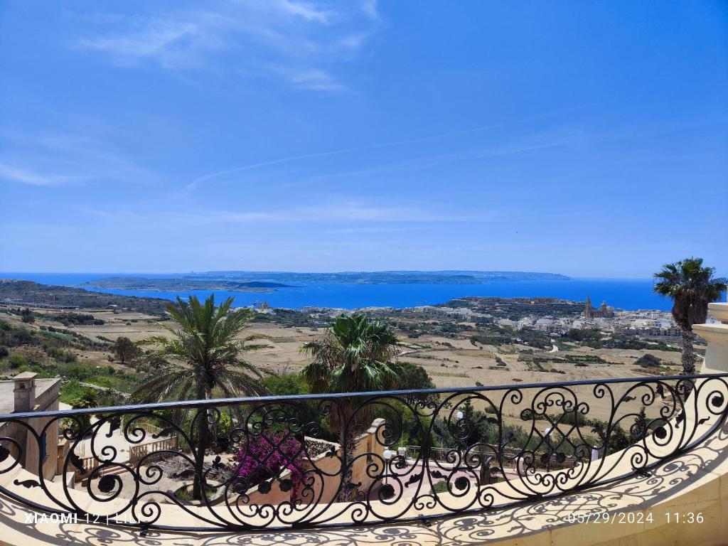 Penthouse Views, Nadur
