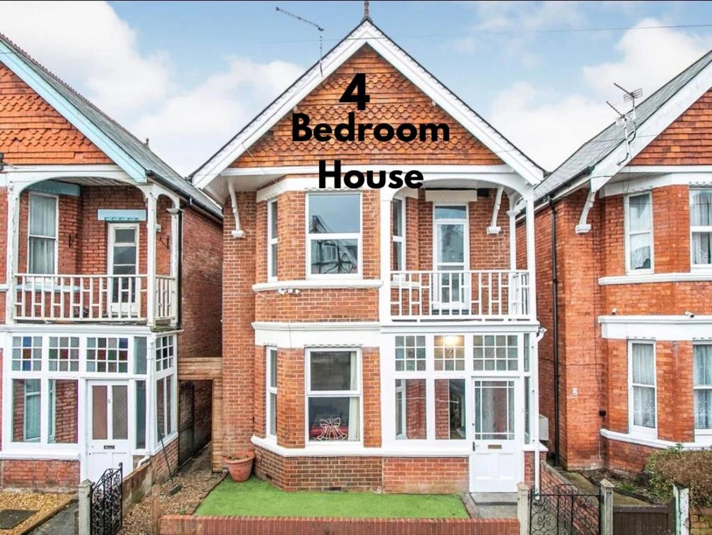 Bournemouth Sandy Beach 8-12 max, 4 double beds, bunk bed, 2 foam floor mattress, 2airbed, Bournemouth