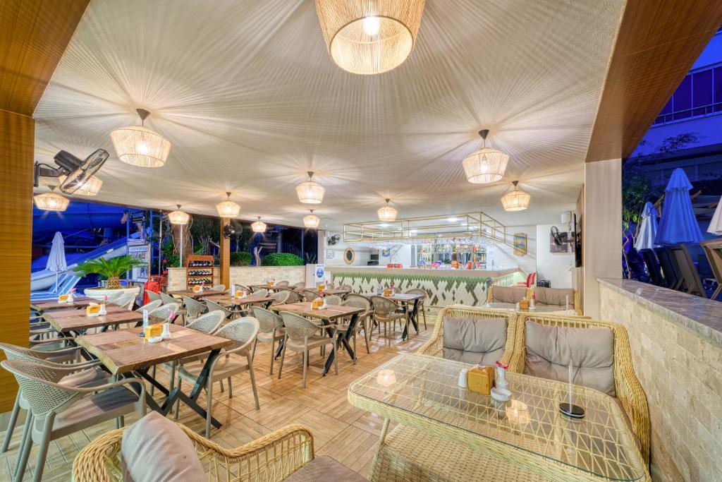 Club Big Blue Suit Hotel - All Inclusive Plus — Restaurant & bars in Alanya